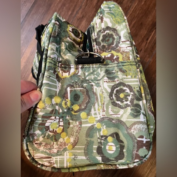 Volcano duffle, gym, overnight, or travel bag. In like new condition! Green. - Picture 12 of 16